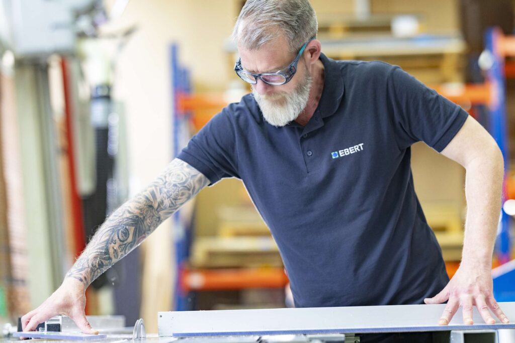 Ebert cnc fraesteile produktionsmitarbeiter