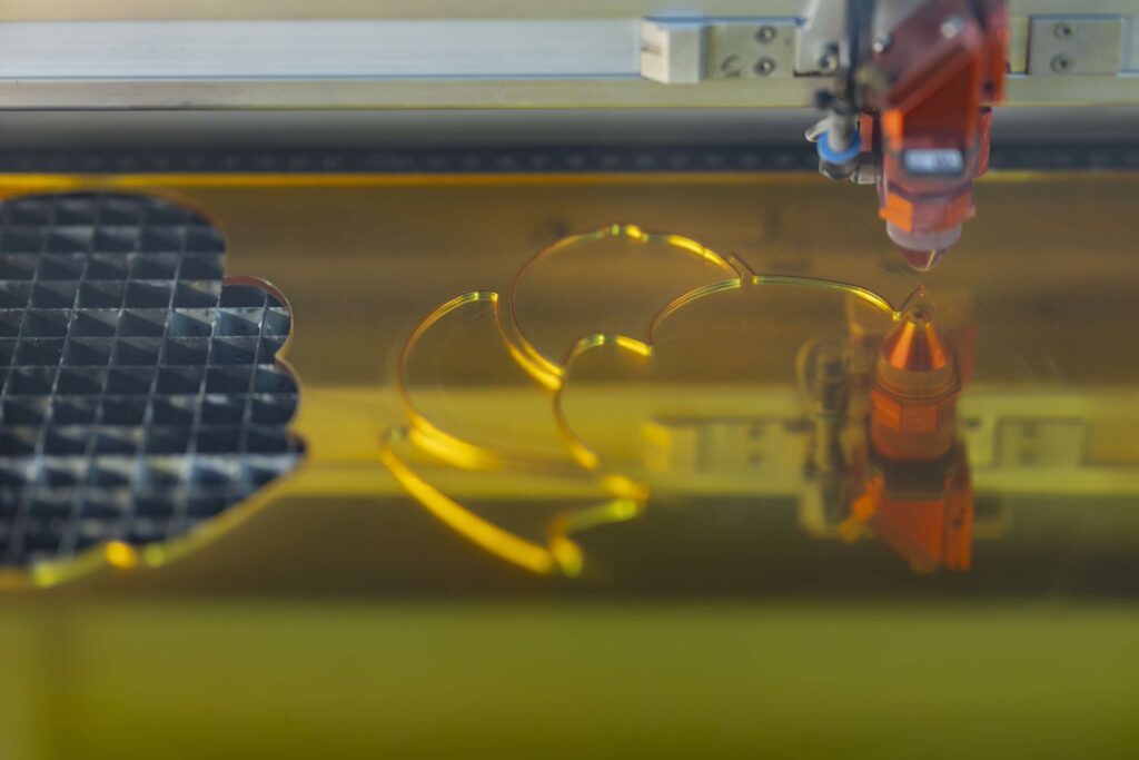 Moderner Maschinenpark bei Ebert Kunststoffbearbeitung in Aktion.