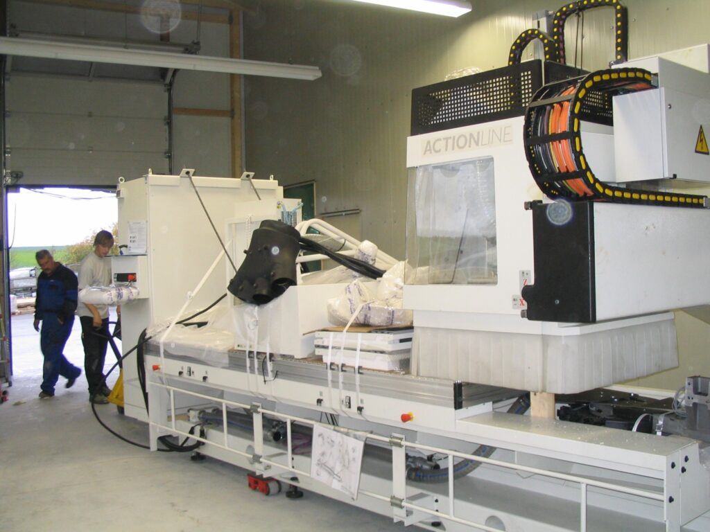 Produktionsmaschinen in Halle 2 bei Ebert Kunststoffbearbeitung